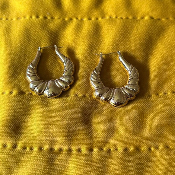 Ornate Gold Tone Door Knocker Hoop Earrings - Picture 4 of 6